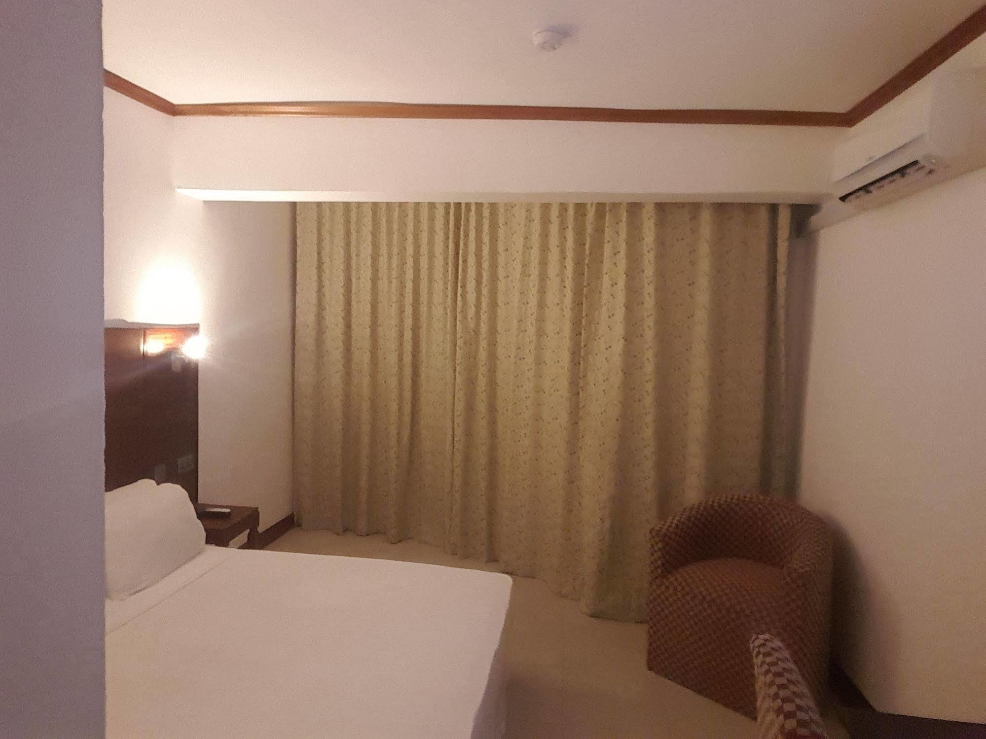 Golden Gate Hotel Кумасі Екстер'єр фото